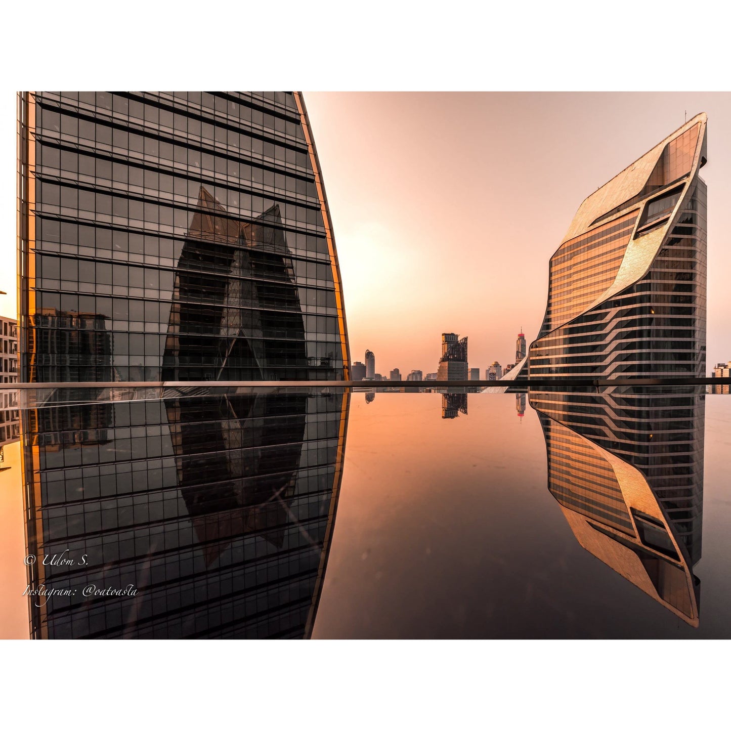 Laowa 6 mm f/2 Zero-D MFT Ultra-Wide Lens with 121.9-Degree Ultra Wide-Angle View, Large Aperture, Auto Aperture, and 10-Point Sunstars